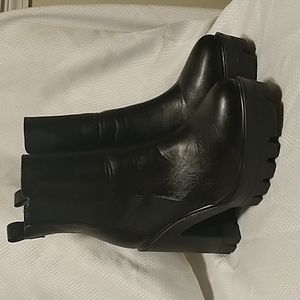 Bamboo chunky lug soled platform black boots size 8.5